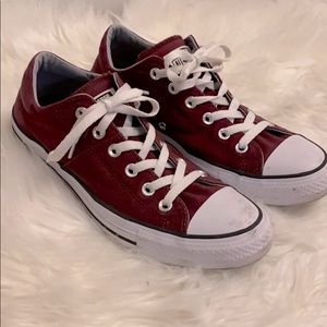 Women’s burgundy converse low